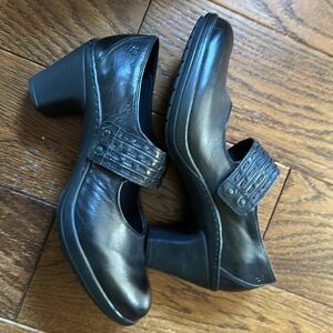 Josef Seibel black dress/walking shoe 2in heels, Velcro straps. EUC size 39